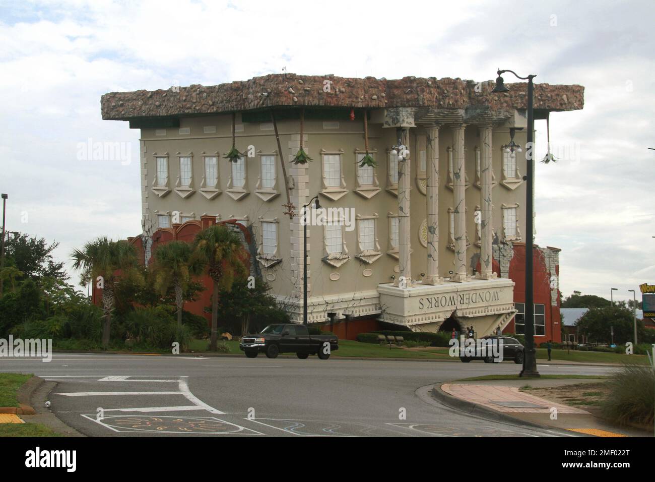 L'edificio WonderWorks capovolto a Panama City Beach, Florida, Stati Uniti Foto Stock