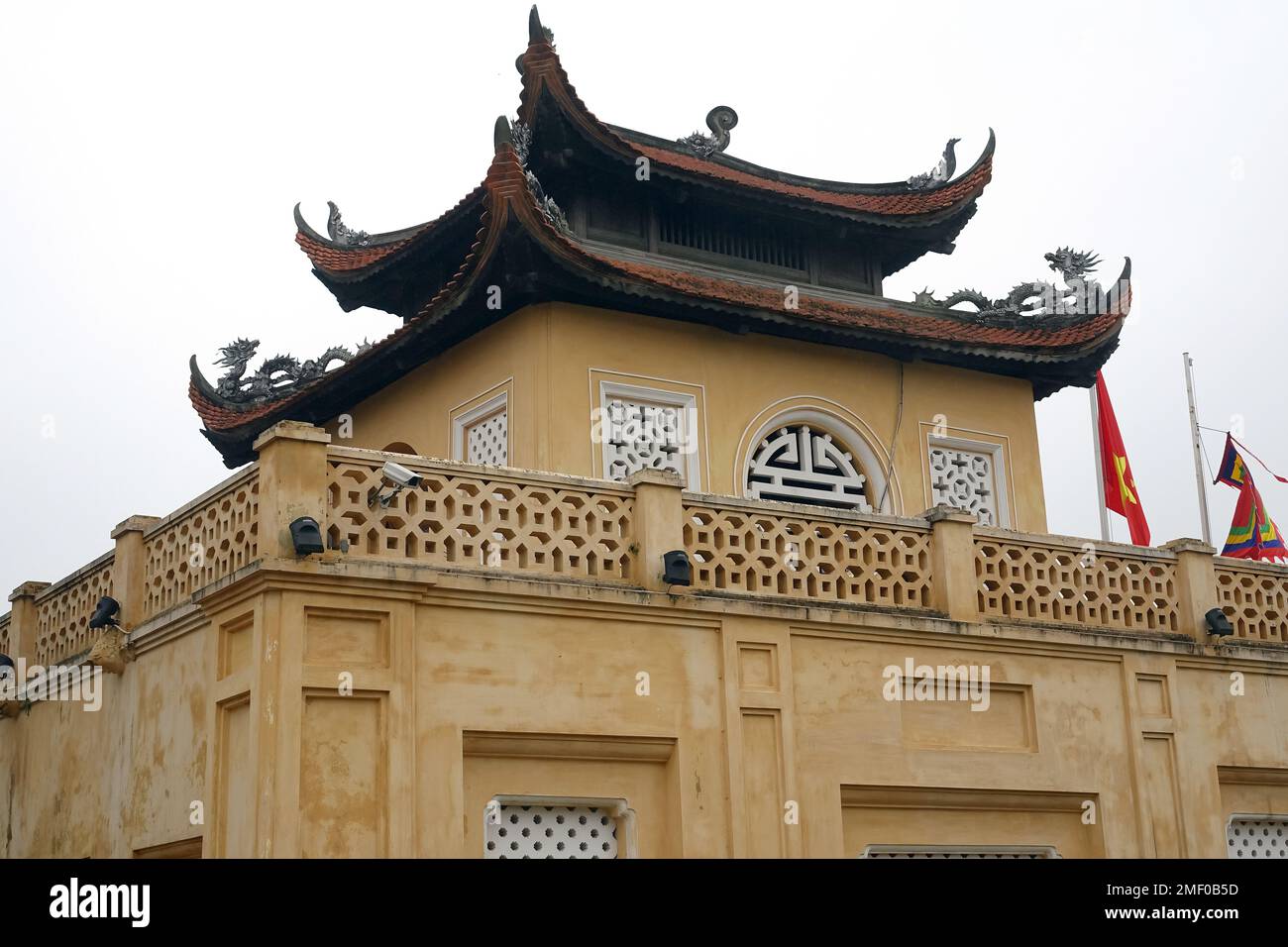 Padiglione della dinastia Nguyen, Đoan Môn, il cancello principale, Cittadella Imperiale di Thăng Long, Hanoi, Hà Nội, Vietnam, Asia Foto Stock