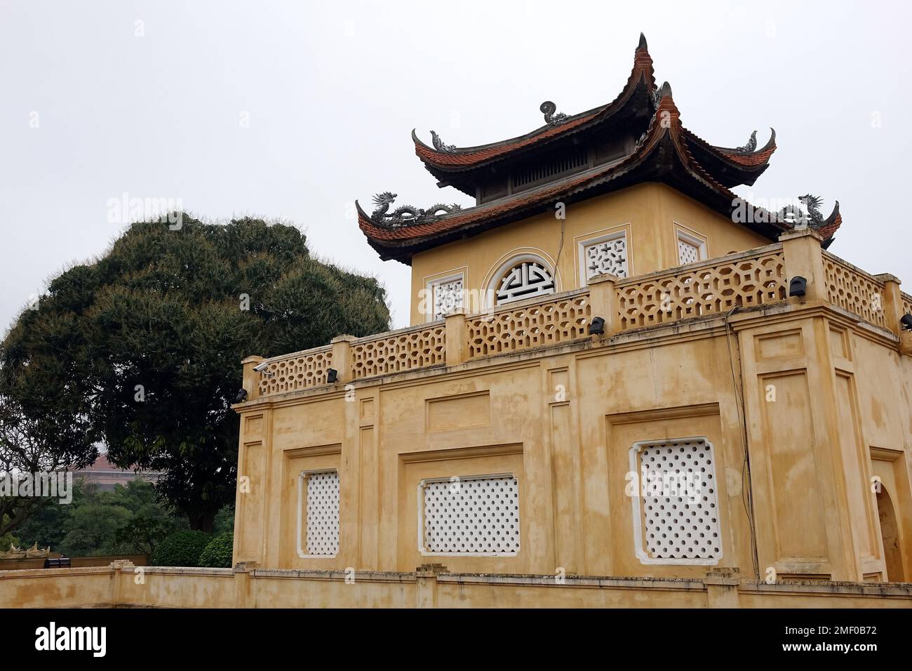 Padiglione della dinastia Nguyen, Đoan Môn, il cancello principale, Cittadella Imperiale di Thăng Long, Hanoi, Hà Nội, Vietnam, Asia Foto Stock
