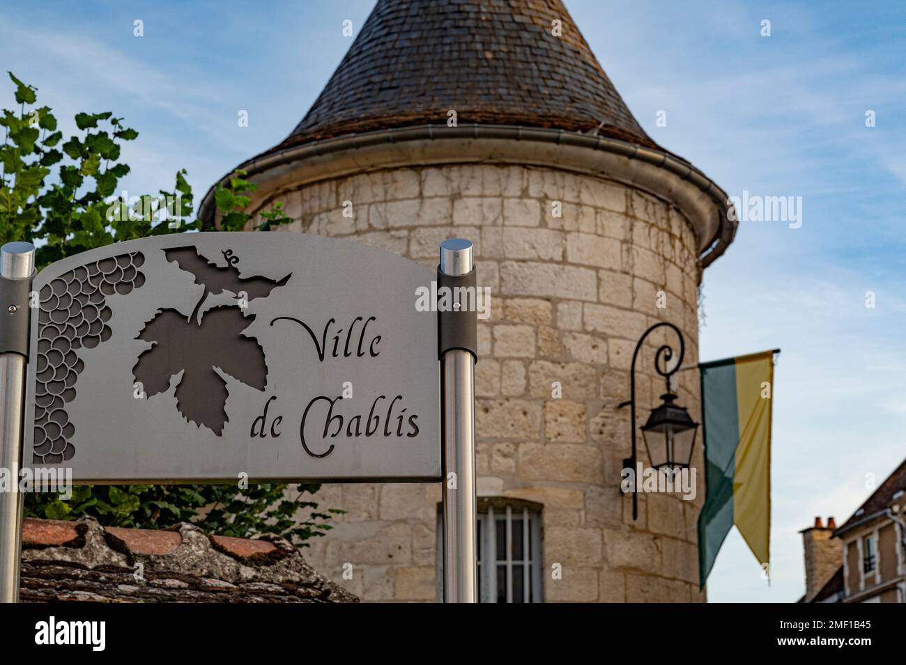 Porte Noël, una porta d'ingresso medievale al centro storico di Chablis, Francia Foto Stock