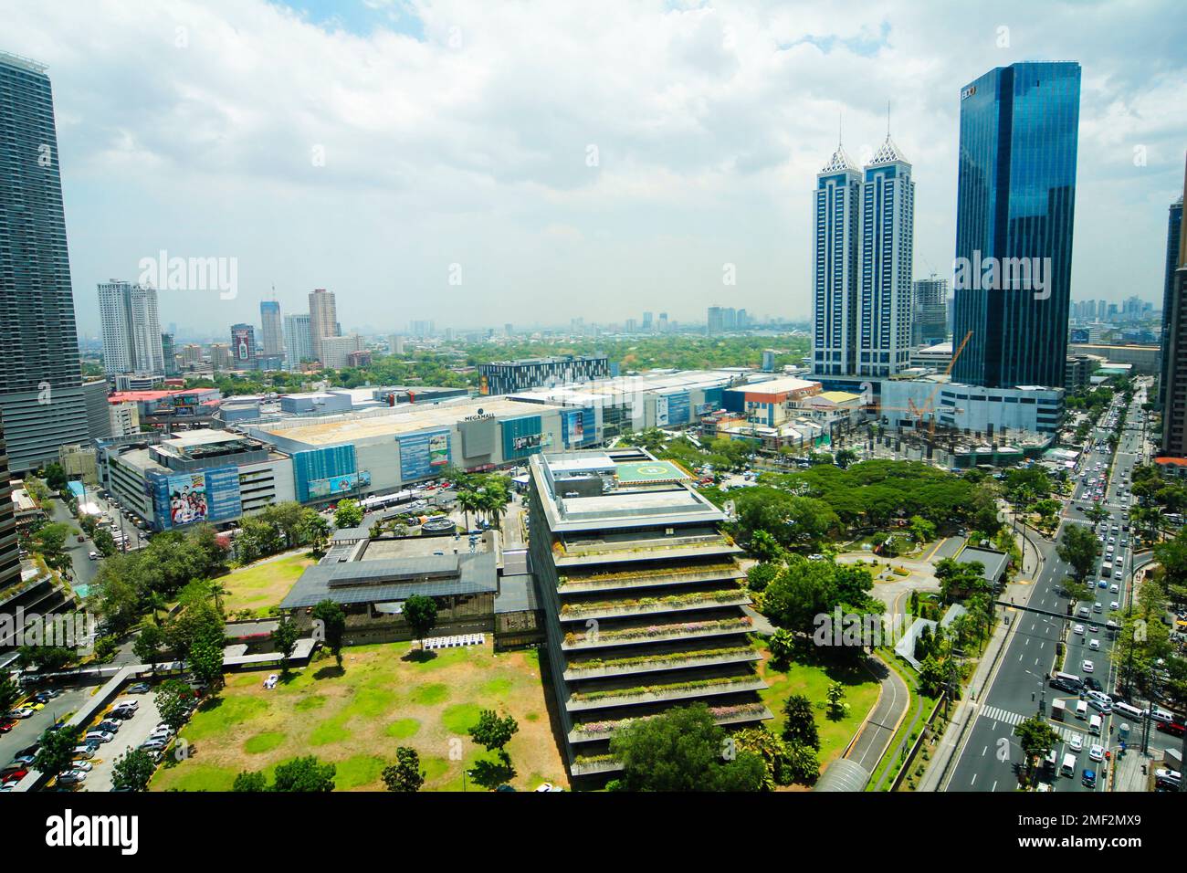 Una bella vista del Megamall di giorno in Ortigas Center, Mandaluyong, Filippine Foto Stock