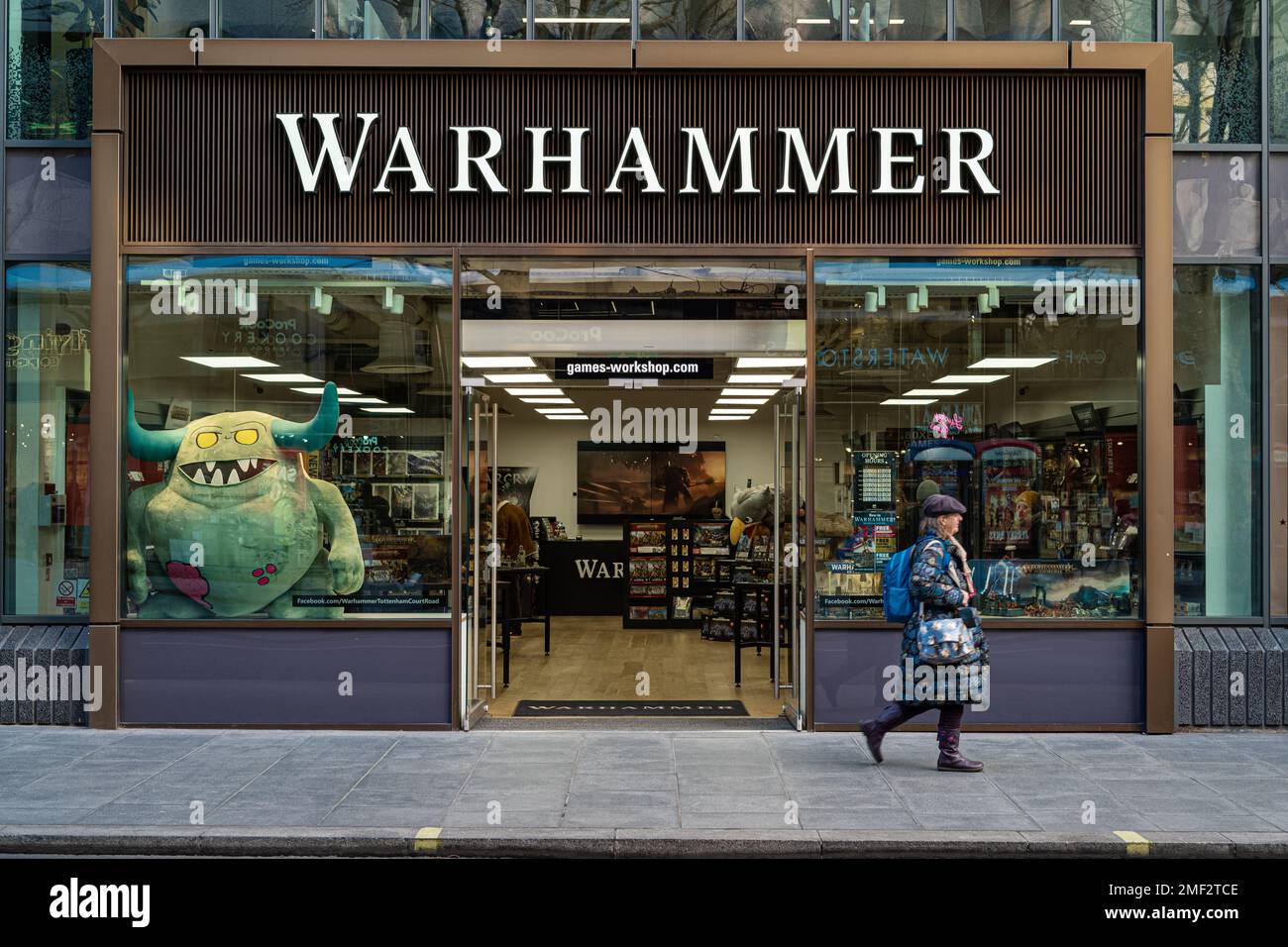 Warhammer Store su Tottenham Court Road nel centro di Londra. Warhammer è un marchio di Games Workshop Group, fondato nel 1975. Officina Giochi Warhammer Shop. Foto Stock
