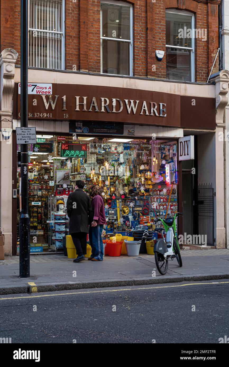 Inner City hardware Shop - London hardware store - W1 hardware al 18 Great Portland St nel centro di Londra. Negozio fai da te di Inner City. Foto Stock