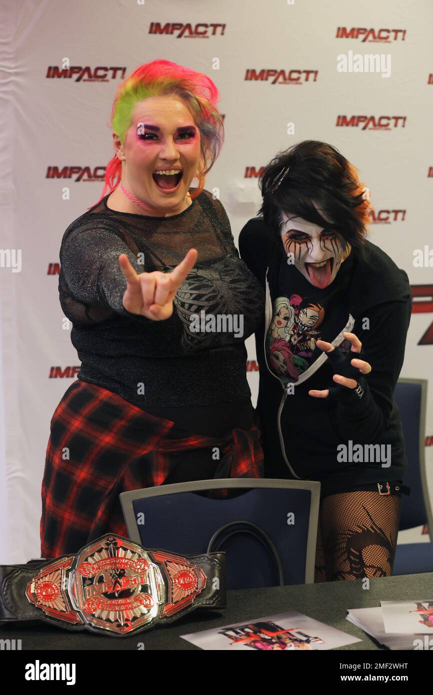 I membri delle Death Dolls Jessicka (a sinistra) e Rosemary (a destra) posano alla IMPACT Wrestling Winter Warfare al Charles F. Dodge City Center il 10 dicembre 2022 a Pembroke Pines, Florida. (Credito: Paul Fong/immagine dello sport) Foto Stock