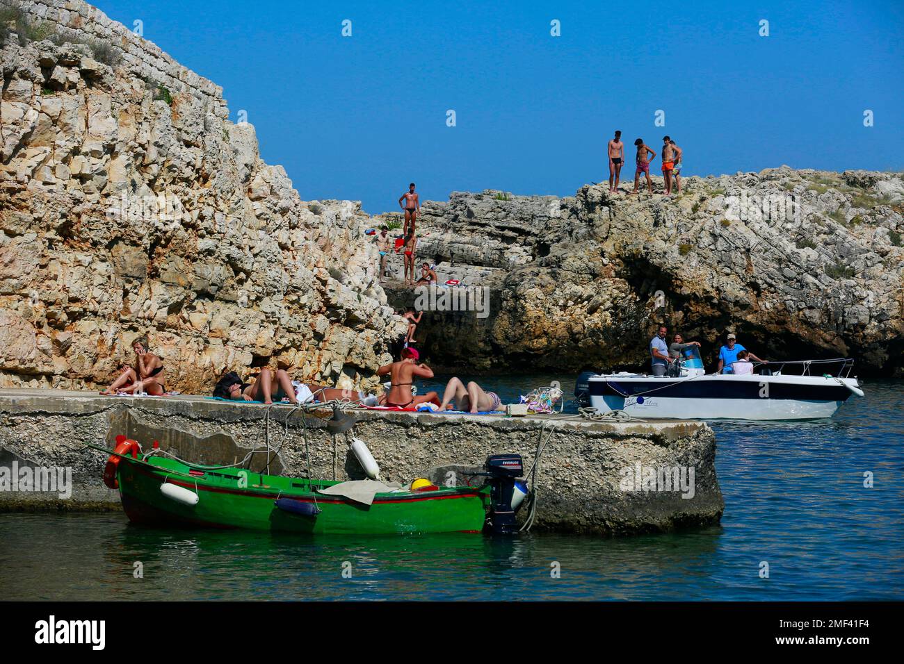 Porto di Polignano in Puglia Foto Stock