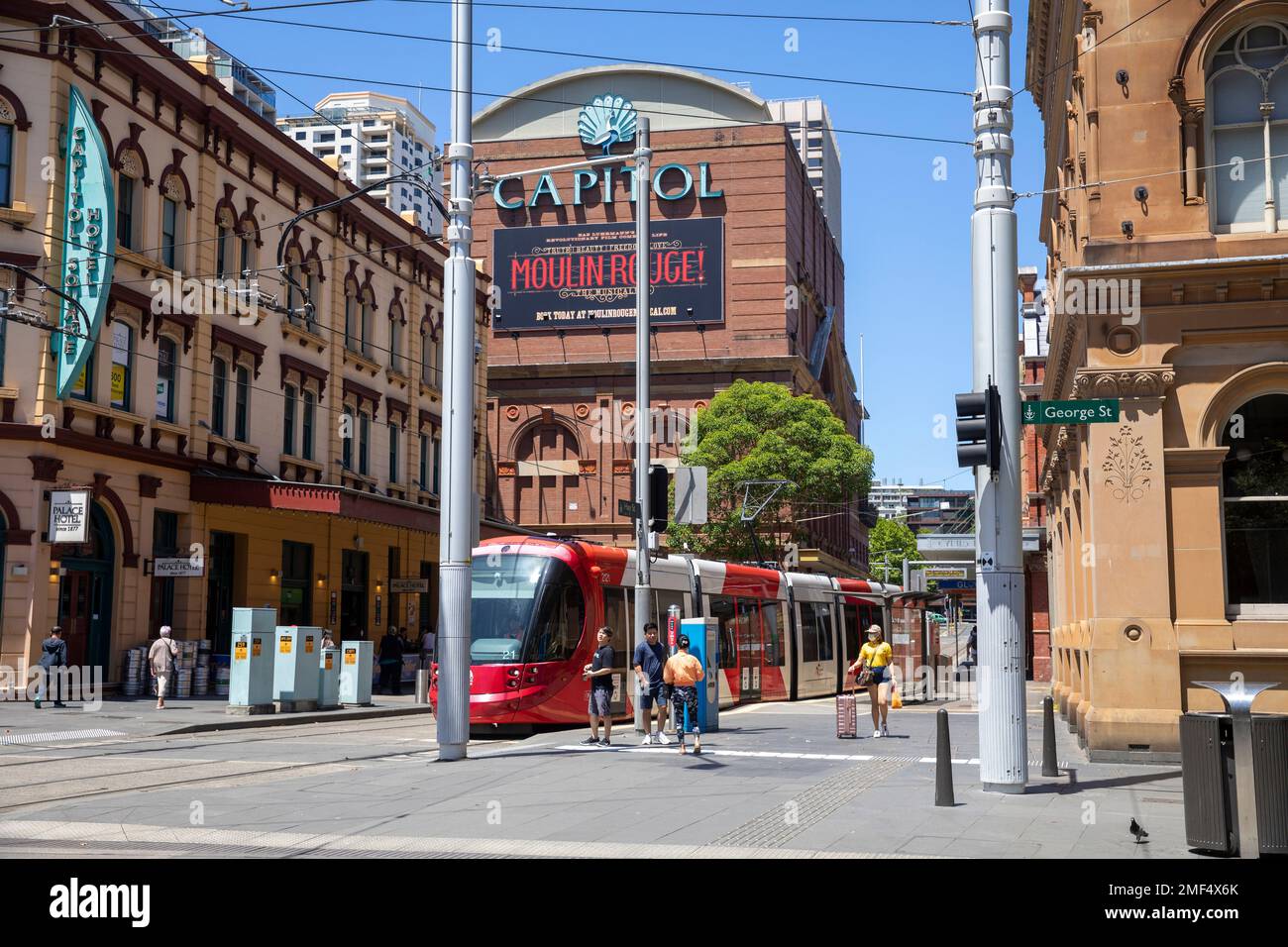 Il centro di Sydney in Australia e il treno leggero di Sydney nel quartiere centrale degli affari, nel nuovo Galles del Sud, in Australia Foto Stock