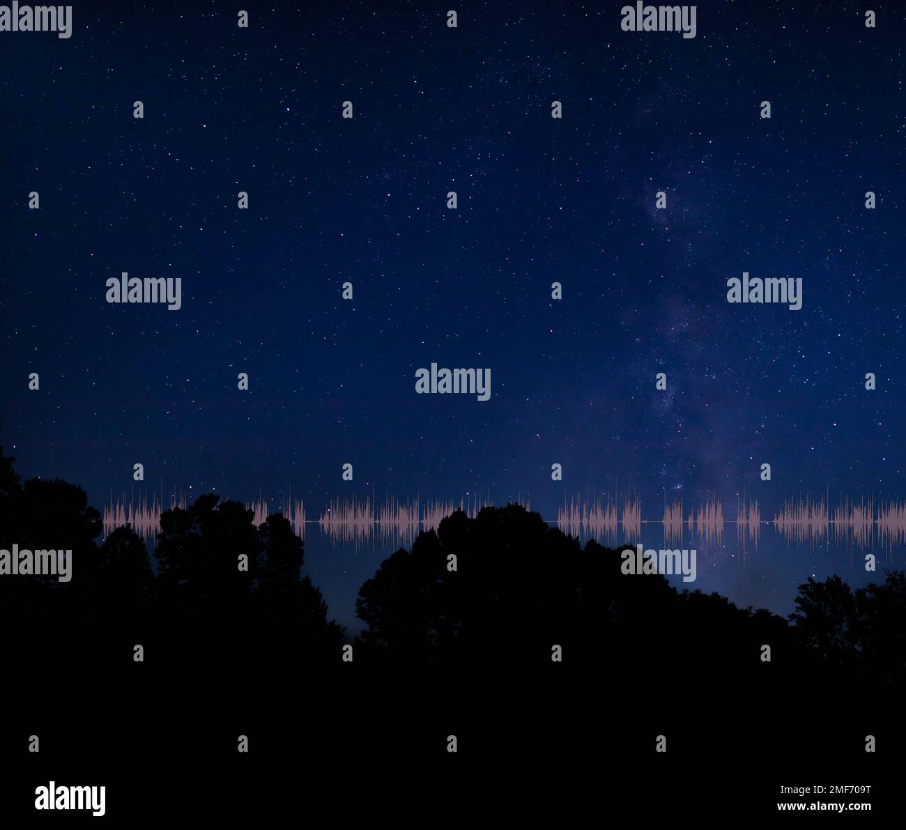 Segnale radio proveniente dallo spazio in una notte piena di stelle Foto  stock - Alamy