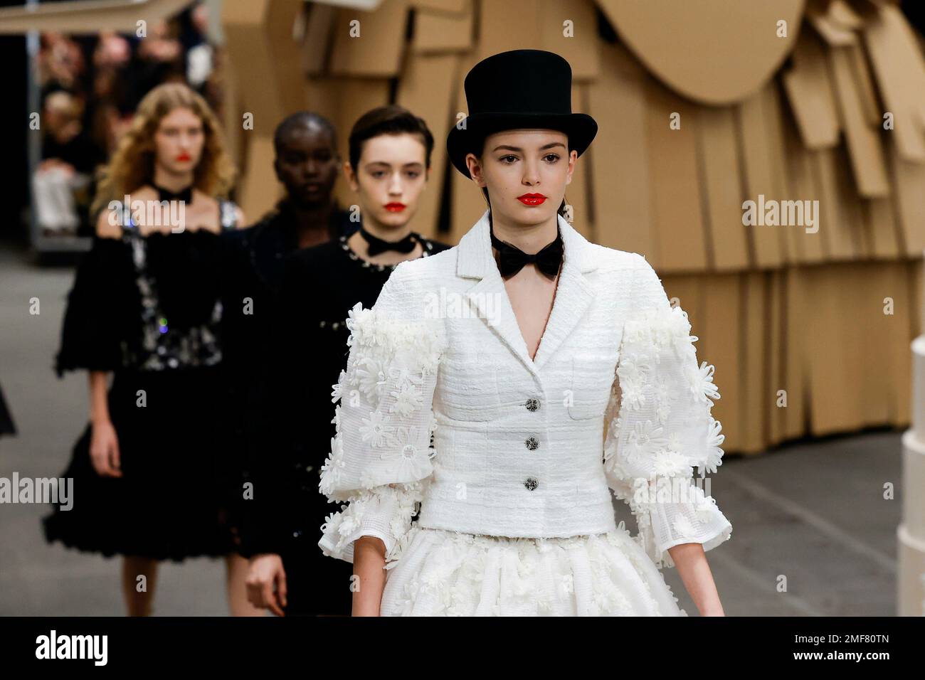 Le celebrities vestono Chanel Primavera Estate 2023 a Parigi