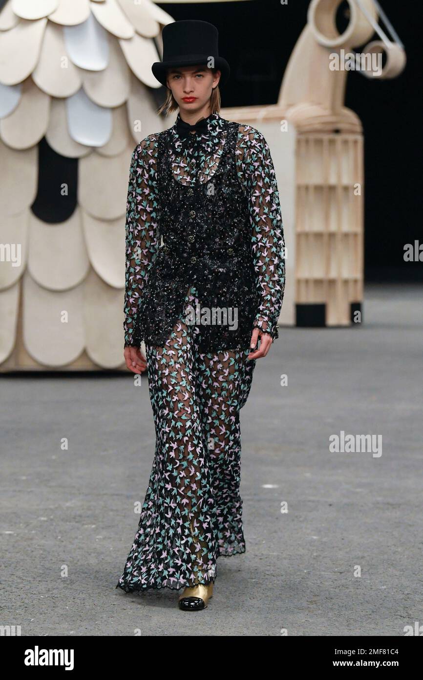 Le celebrities vestono Chanel Primavera Estate 2023 a Parigi