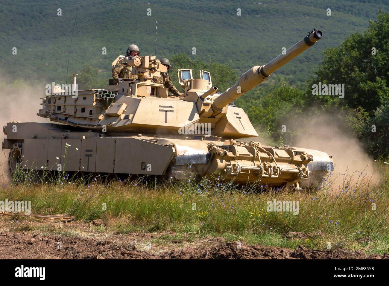 Novo Selo, Bulgaria. 24th Jan, 2023. Un carro armato di M1 Abrams assegnato a 1st battaglione, 16th reggimento di fanteria, 1st squadra di combattimento della Brigata Armorata, 1st divisione di fanteria conduce le manovre durante il Leone platino 19 tra Foto Stock