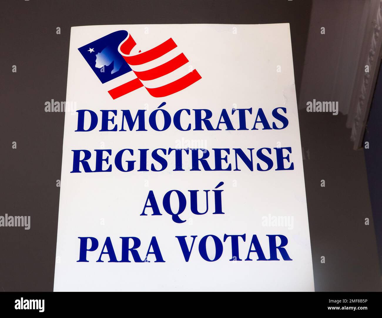 Registrazione degli elettori in spagnolo per gli elettori del Partito democratico. Foto Stock