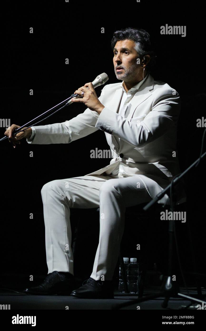 Madrid, Spagna. 24th Jan, 2023. Il cantante di flamenco Francisco Jose Arcangel suona sul palco all'Inverfest 2023 Festival al Circo Price di Madrid. Credit: SOPA Images Limited/Alamy Live News Foto Stock