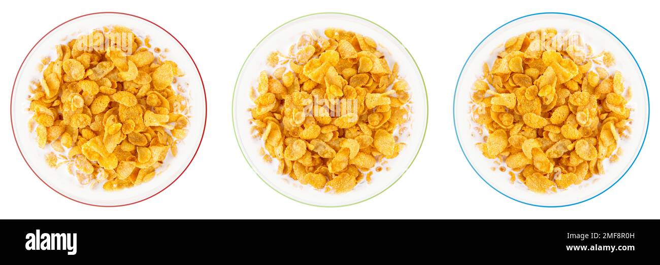 Ciotola di cornflakes dolci con latte isolato su sfondo bianco, vista dall'alto Foto Stock