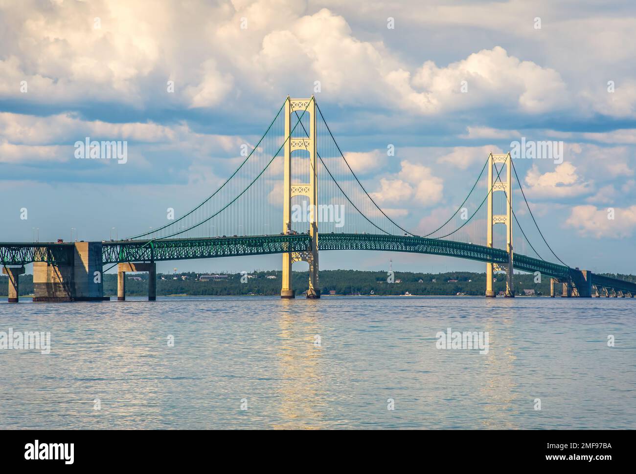 Mackinac Bridge dal parco cittadino di Mackinac Lake Huron Foto Stock