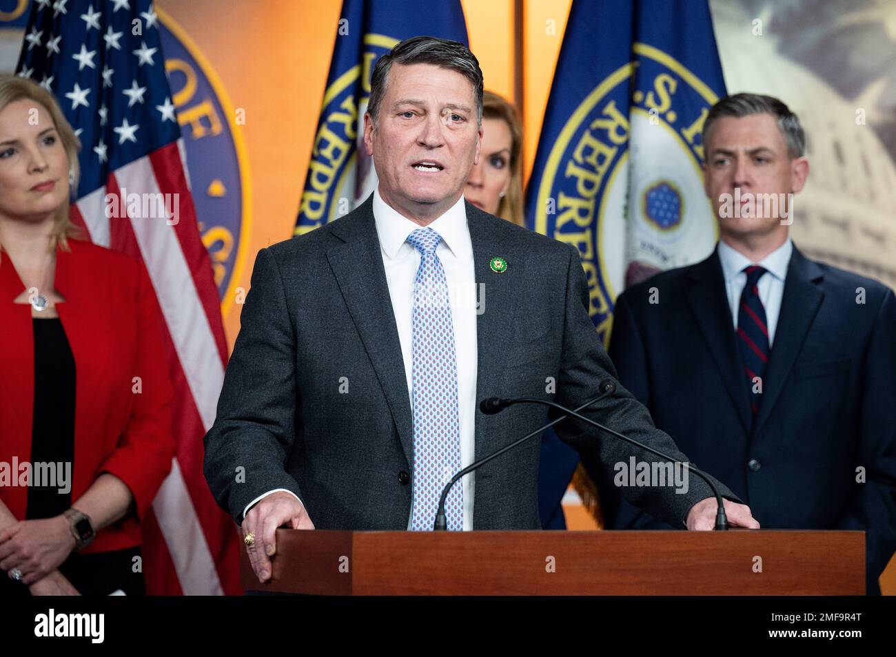 Washington, Stati Uniti. 24th Jan, 2023. STATI UNITI Il rappresentante Ronny Jackson (R-TX) intervenendo in una conferenza stampa con altri repubblicani della Camera sul confine meridionale. (Foto di Michael Brochstein/Sipa USA) Credit: Sipa USA/Alamy Live News Foto Stock