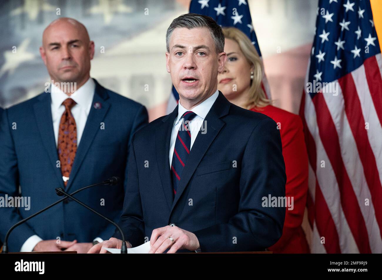Washington, Stati Uniti. 24th Jan, 2023. STATI UNITI Il rappresentante Jim Banks (R-IN) intervenendo in una conferenza stampa con altri repubblicani della Camera sul confine meridionale. (Foto di Michael Brochstein/Sipa USA) Credit: Sipa USA/Alamy Live News Foto Stock