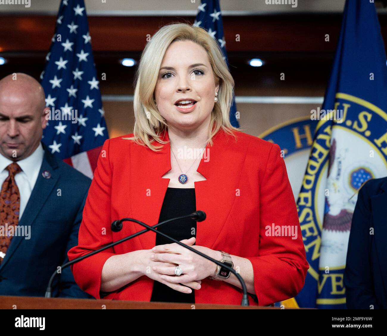 Washington, Stati Uniti. 24th Jan, 2023. STATI UNITI Il rappresentante Ashley Hinson (R-IA) intervenendo in una conferenza stampa con altri repubblicani della Camera sul confine meridionale. Credit: SOPA Images Limited/Alamy Live News Foto Stock