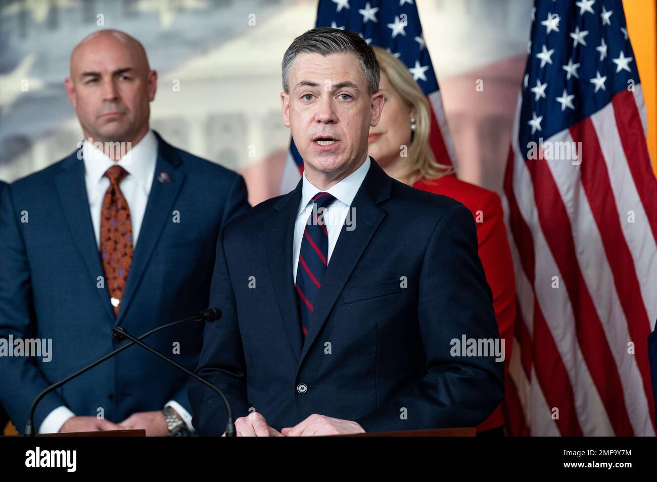 Washington, Stati Uniti. 24th Jan, 2023. STATI UNITI Il rappresentante Jim Banks (R-IN) intervenendo in una conferenza stampa con altri repubblicani della Camera sul confine meridionale. Credit: SOPA Images Limited/Alamy Live News Foto Stock