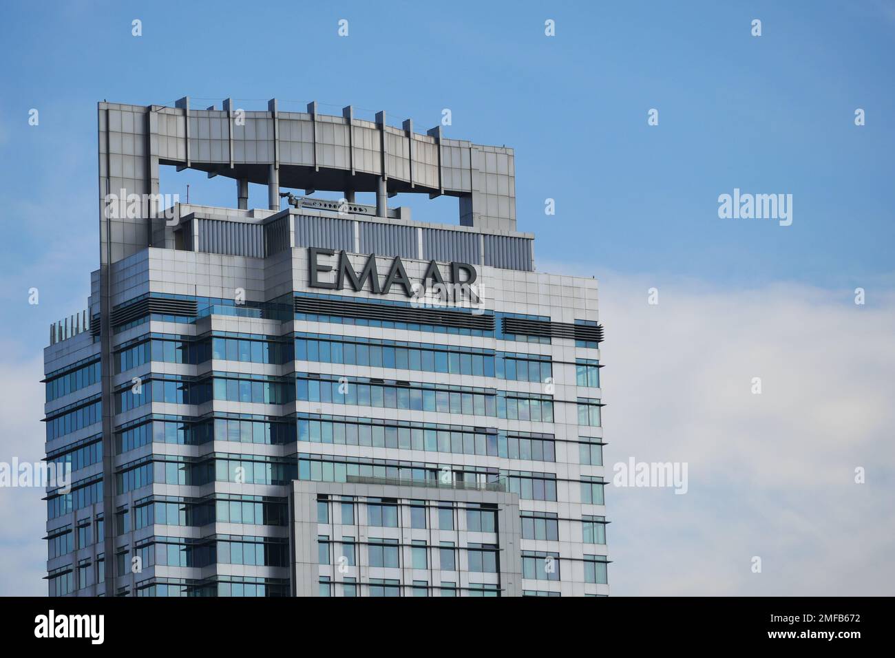 turchia istanbul 12 gennaio 2022. Centro commerciale Emmar contro il cielo blu Foto Stock