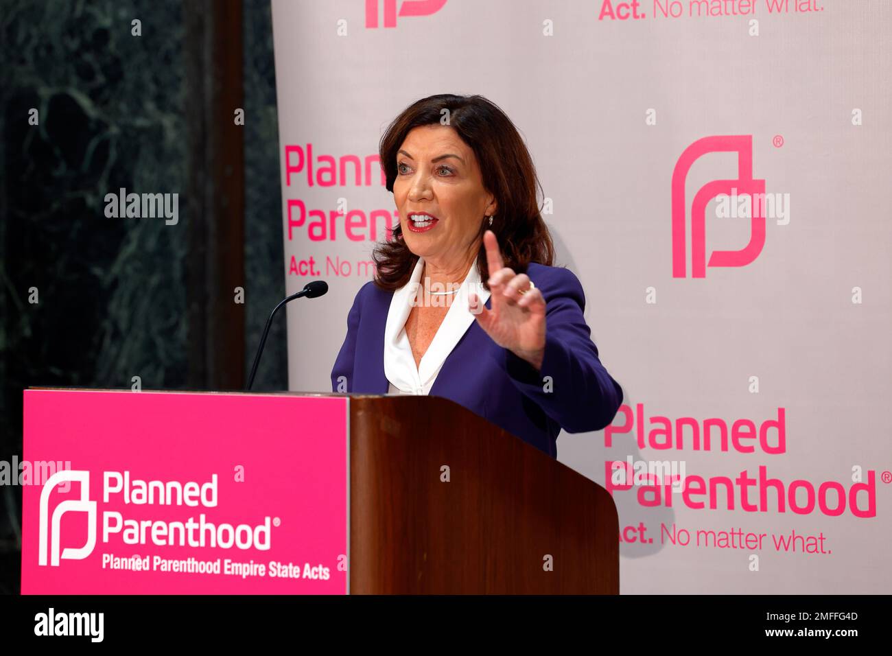 24 gennaio 2023, Albany, New York. Il governatore della NY Kathy Hochul parla alla Giornata d'azione della Parenthood nell'edificio dell'Ufficio legislativo riaffermando il proprio impegno a proteggere i diritti di aborto nello Stato di New York. Foto Stock