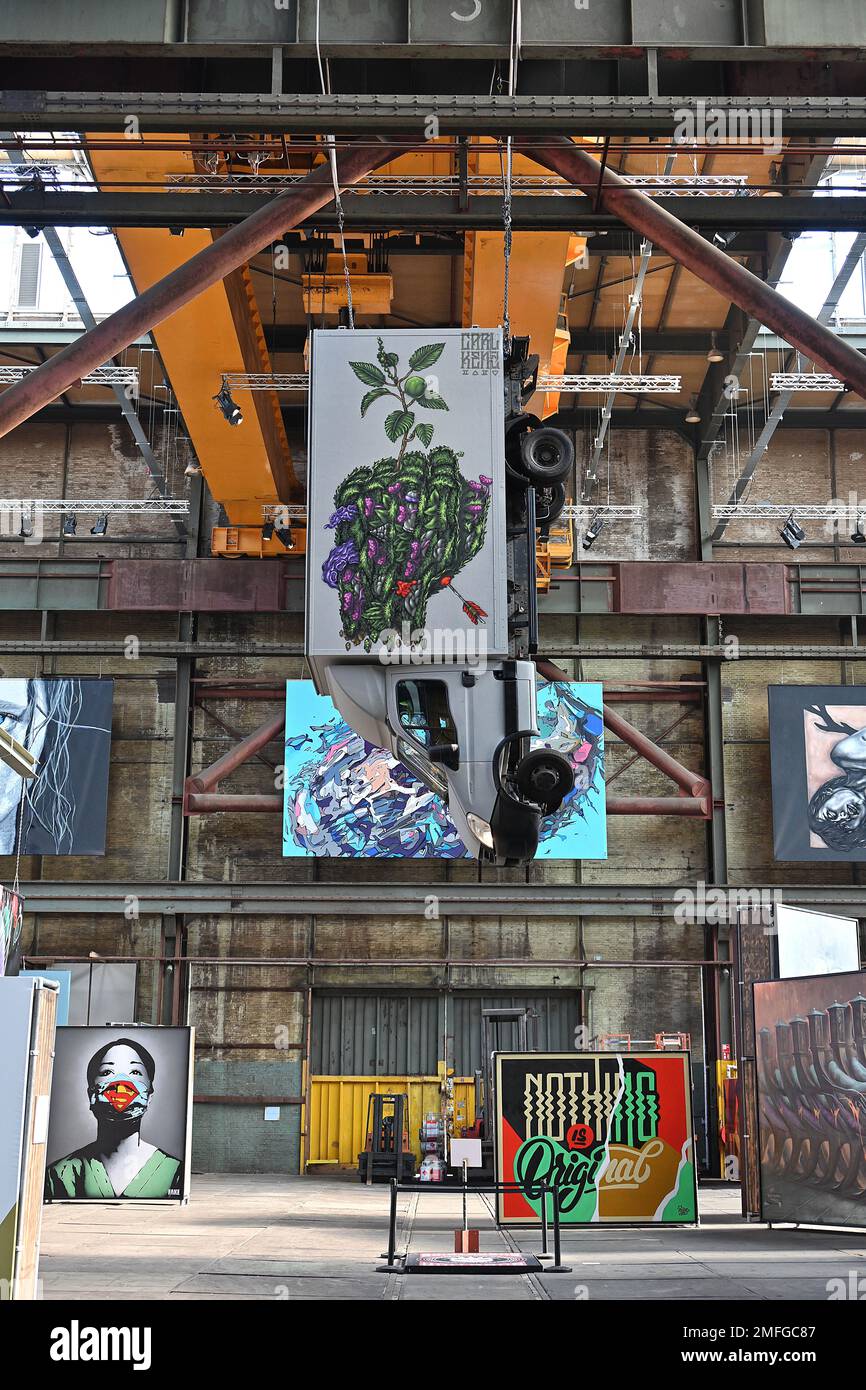 I Paesi Bassi, Amsterdam: Lo Straat, graffiti e museo di Street art, nel quartiere NDSM, ex cantiere navale che divenne la zona più hype di A Foto Stock