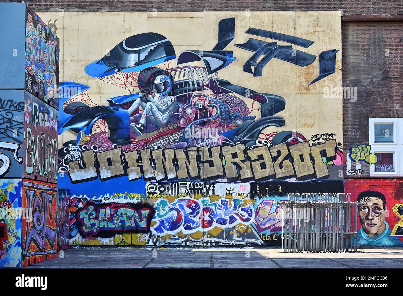 I Paesi Bassi, Amsterdam: Pittura murale sulla facciata dello Straat, graffiti e museo di Street art, nel quartiere NDSM, ex cantiere tha Foto Stock