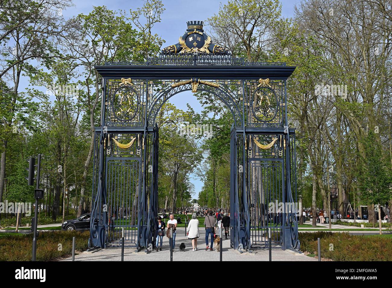 Reims, Francia nord-orientale: Affluenza primaverile al parco “Les Basses Promenades”, che si estende fino al parco “la patte d’OIE” e al “Jardin Schneit” Foto Stock