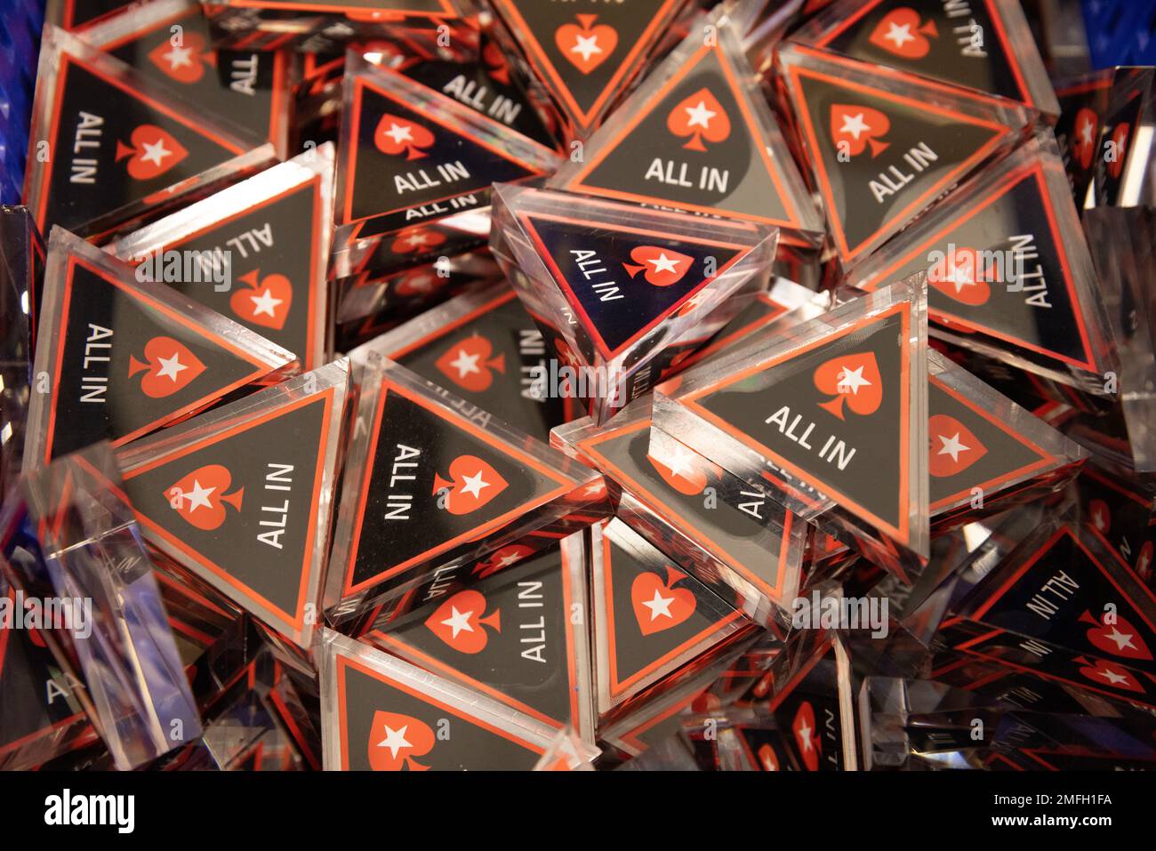 Chip di poker Texas Hold'em acrilico TUTTO IN triangolo Foto Stock