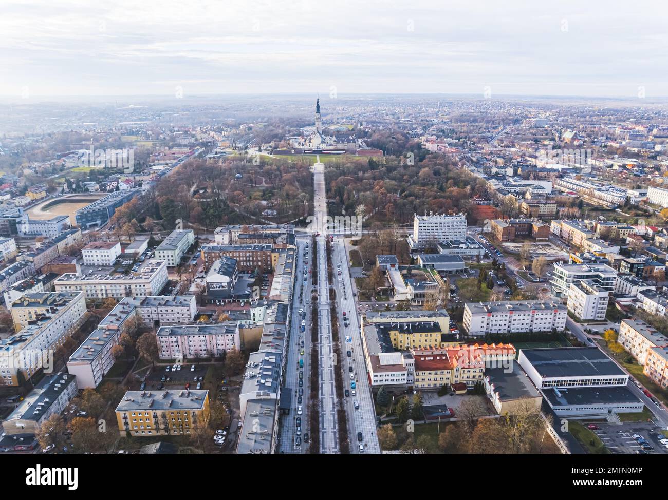 01.03.2023 Czestochowa, Polonia. Strada principale di Czestochowa - che conduce a Jasna Gora. Foto di alta qualità Foto Stock