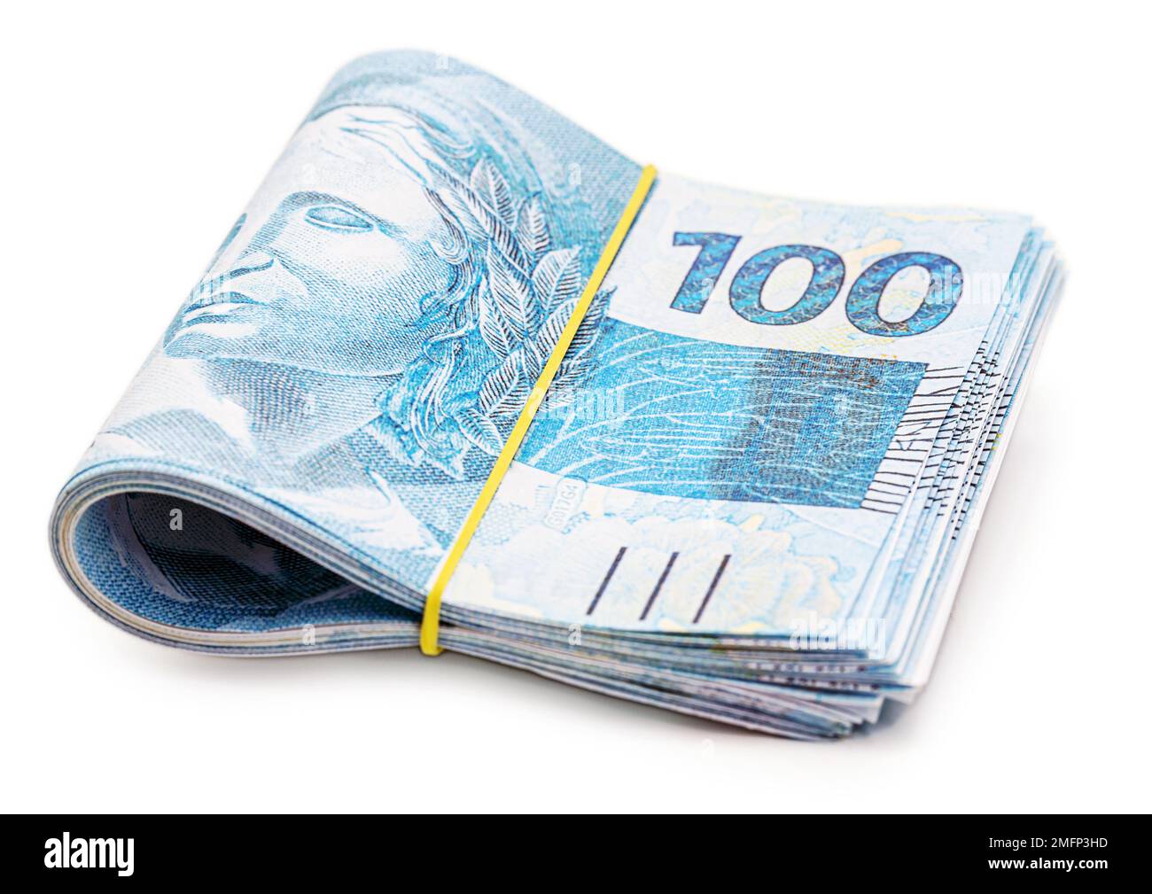 molte banconote da 100 reais, denaro brasiliano, migliaia di reais, pagamento, stipendio, su sfondo bianco isolato Foto Stock