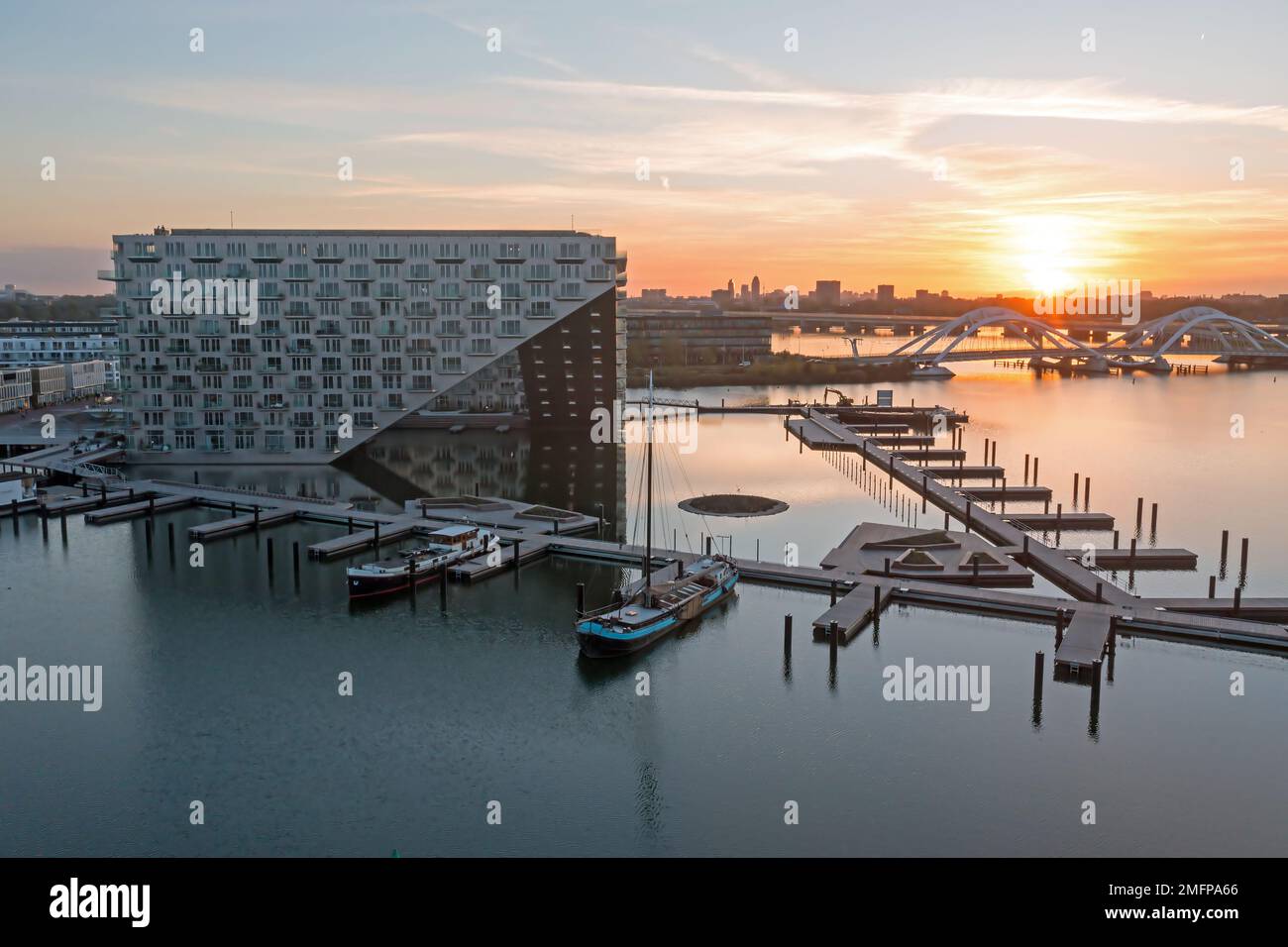 Aereo dagli Sluishuis a IJburg Amsterdam Paesi Bassi al tramonto Foto Stock