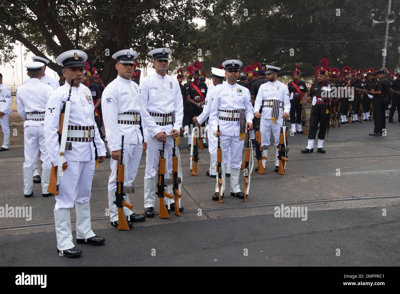 Kolkata, India. 25th Jan, 2023. Mentre l'India è destinata a commemorare la sua celebrazione del 74th° giorno della Repubblica il 26 gennaio, la prova completa della Parata del giorno della Repubblica si è svolta a Kolkata Red Road.Indian Army, Indian Navy, Indian Air Force, Assam Rifles, Panjab reggimento, Il reggimento di Gorkha, la polizia di Kolkata e molte scuole hanno partecipato alla prova completa della sfilata di abiti per il giorno 2023 della Repubblica a Kolkata. (Foto di Barun Kumar Das/Pacific Press) Credit: Pacific Press Media Production Corp./Alamy Live News Foto Stock