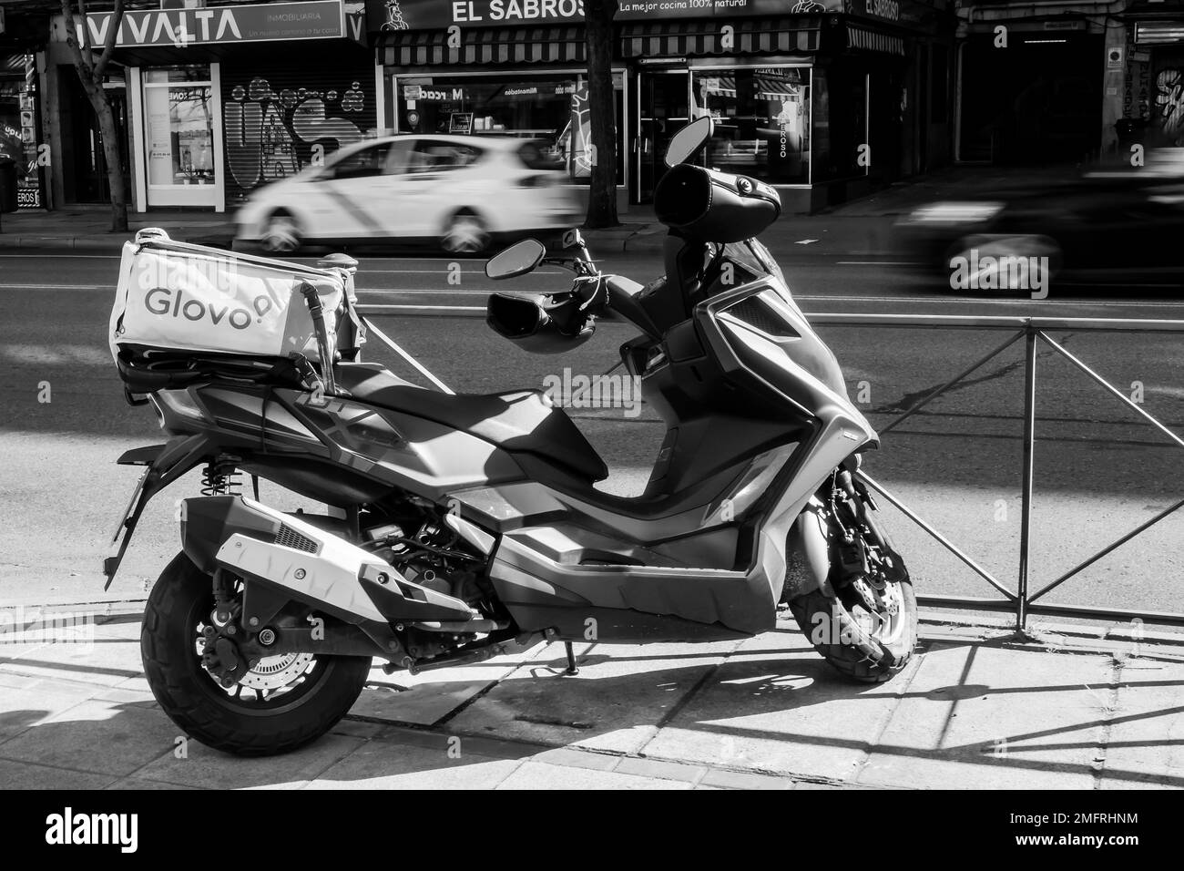 Glovo, la società spagnola di consegna a domicilio è stata nuovamente multata dal Ministero del lavoro e della sicurezza sociale per aver violato le leggi sulla regolamentazione del lavoro. Il valore di €56,7 mil Foto Stock