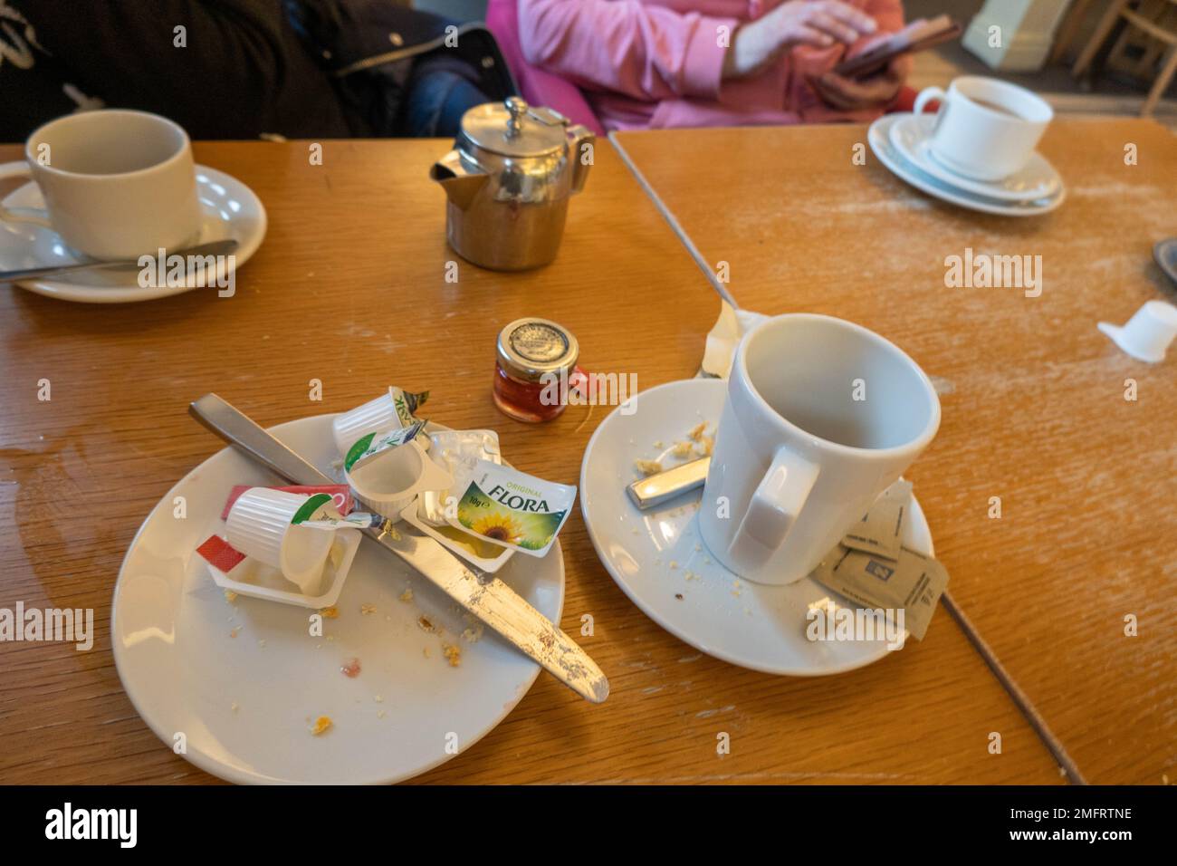 Dirty dinner plates immagini e fotografie stock ad alta risoluzione - Alamy