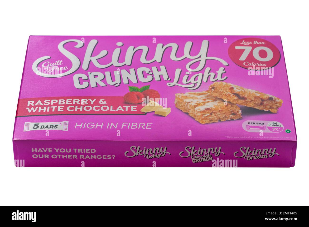Scatola di barre di cereali Skinny Crunch Light Raspberry & White Chocolate alte in fibra meno di 70 calorie isolate su sfondo bianco Foto Stock