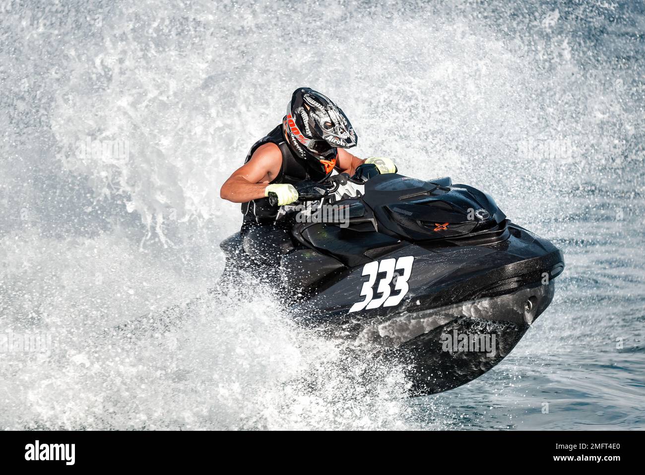 Limassol, Cipro - 26 novembre 2022: Moto d'acqua professionista durante la competizione Foto Stock