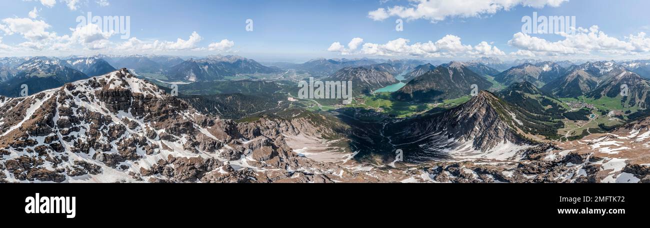 Panorama alpino, vista da Thaneller a Plansee e Alpi Lechtal orientali, Tirolo, Austria Foto Stock