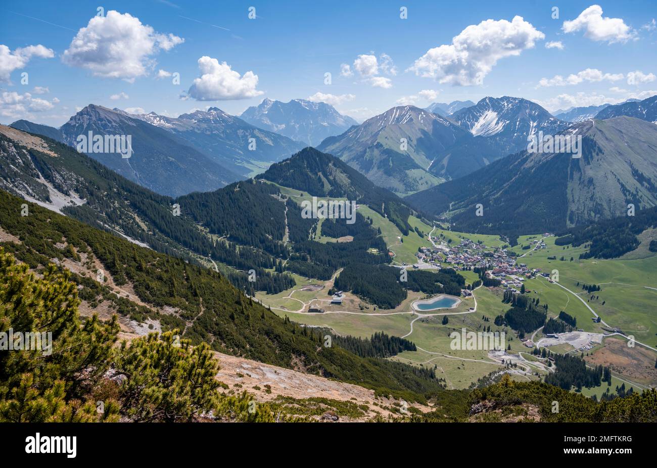 Vista da Thaneller delle Alpi Lechtal orientali, Tirolo, Austria Foto Stock