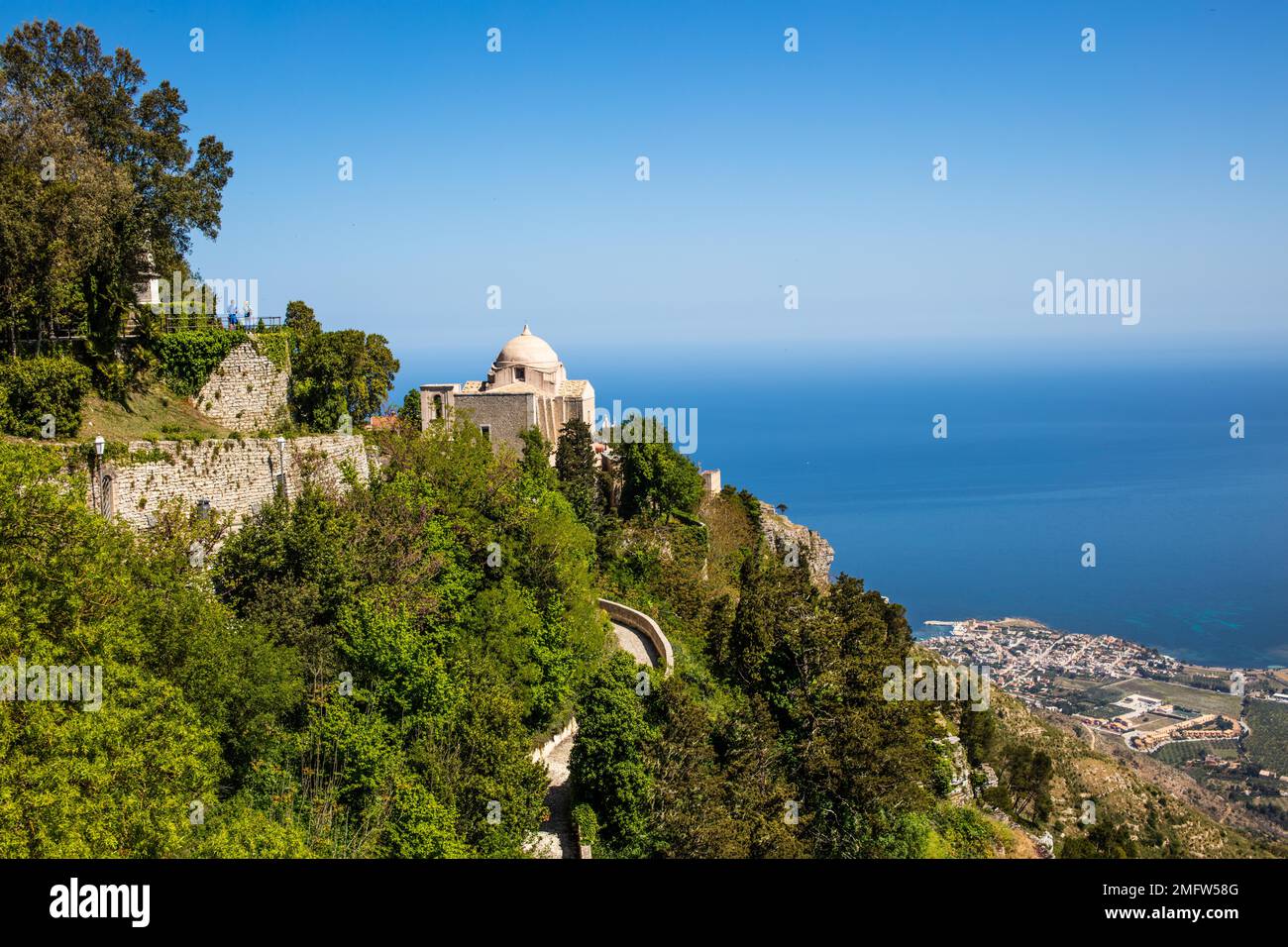 Città medievale di Erice, impressiona con la sua posizione spettacolare, Sicilia, Erice, Sicilia, Italia Foto Stock