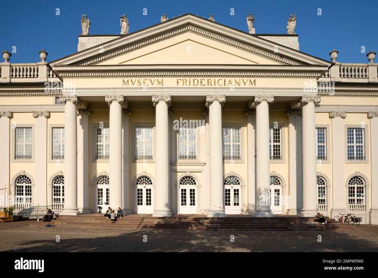 Fridericianum, museo d'arte e centro della documentazione, che si svolge ogni cinque anni, Kassel, Assia, Germania Foto Stock