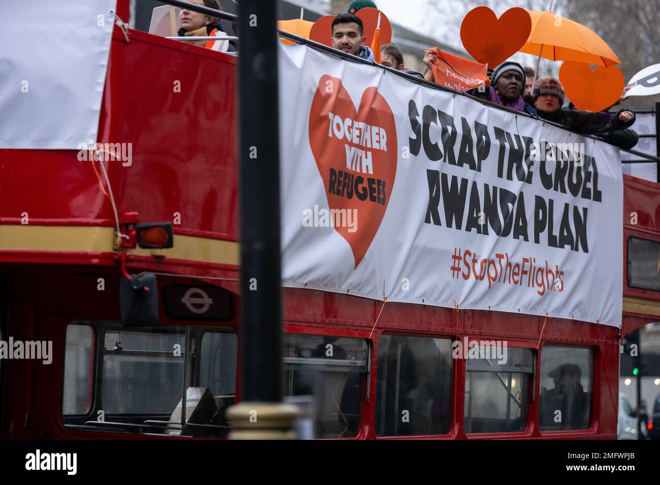 Londra, Regno Unito. 25th Jan, 2023. Voli Ruanda autobus di protesta, Whitehall Londra UK Credit: Ian Davidson/Alamy Live News Foto Stock