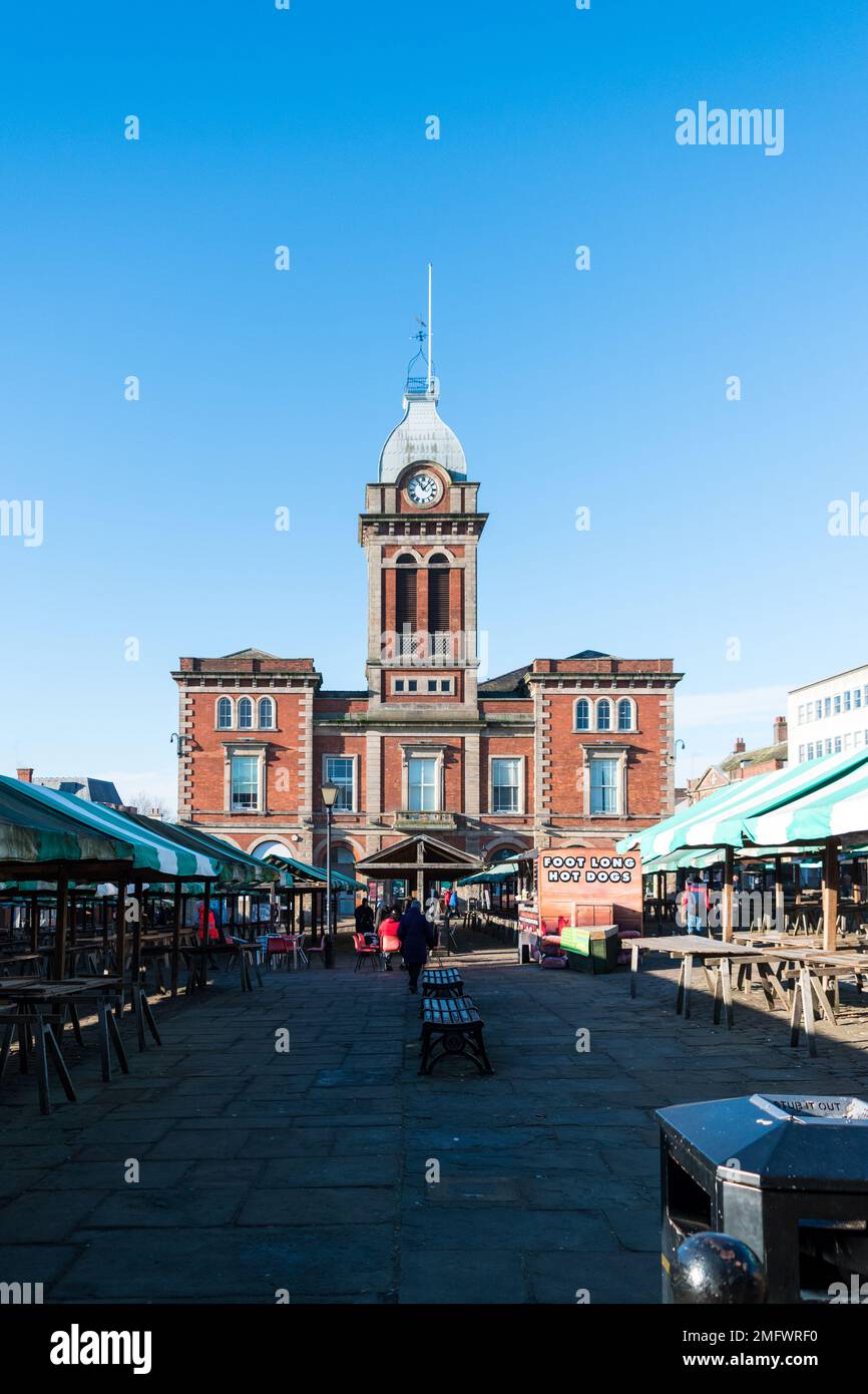 Immagine del mercato vittoriano classificato di II grado nella città di Chesterfield, Derbyshire, ai margini del Peak District National Park, Regno Unito Foto Stock