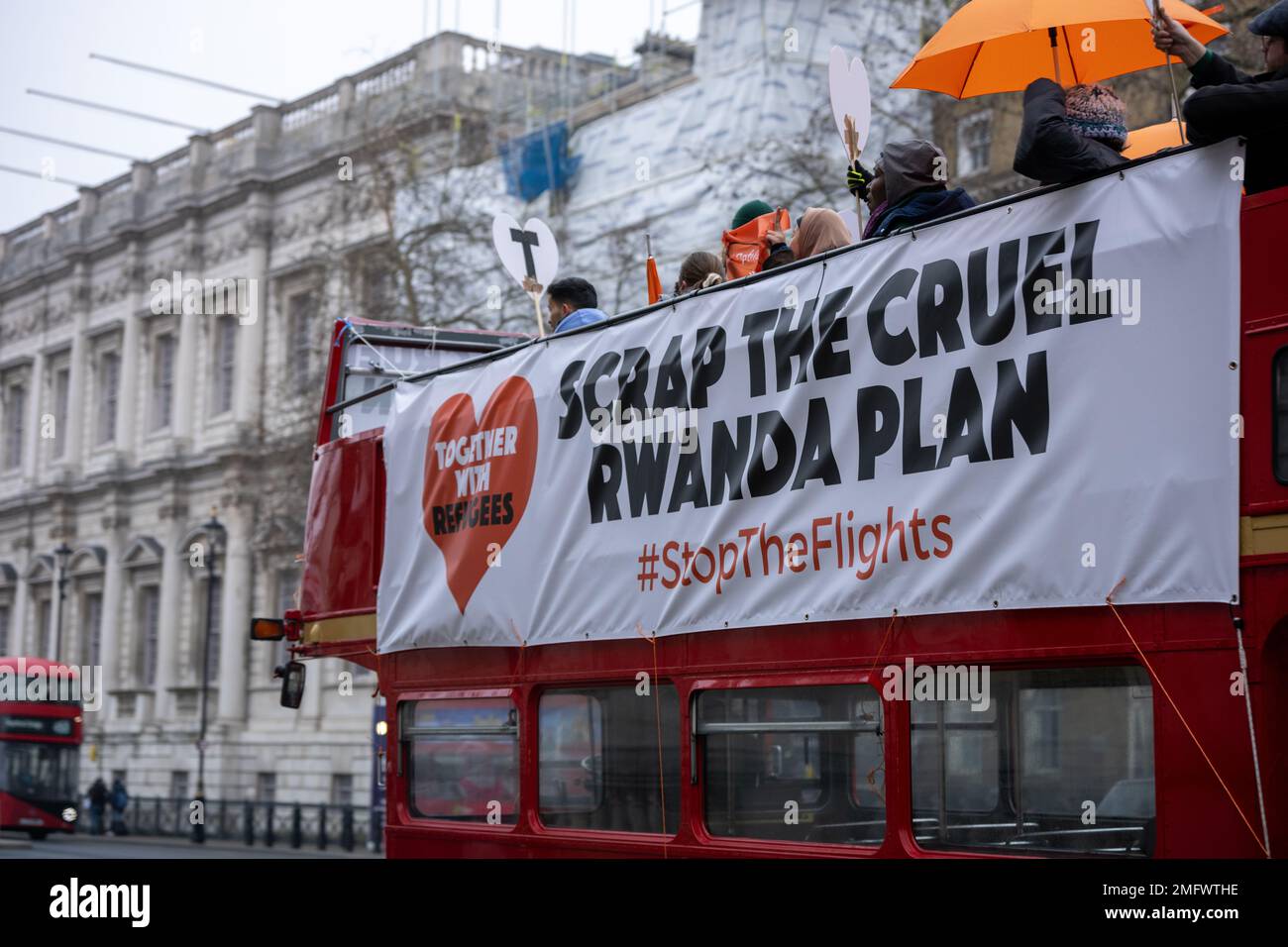 Londra, Regno Unito. 25th Jan, 2023. Voli Ruanda autobus di protesta, Whitehall Londra UK Credit: Ian Davidson/Alamy Live News Foto Stock