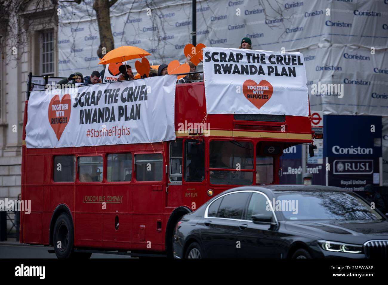 Londra, Regno Unito. 25th Jan, 2023. Voli Ruanda autobus di protesta, Whitehall Londra UK Credit: Ian Davidson/Alamy Live News Foto Stock