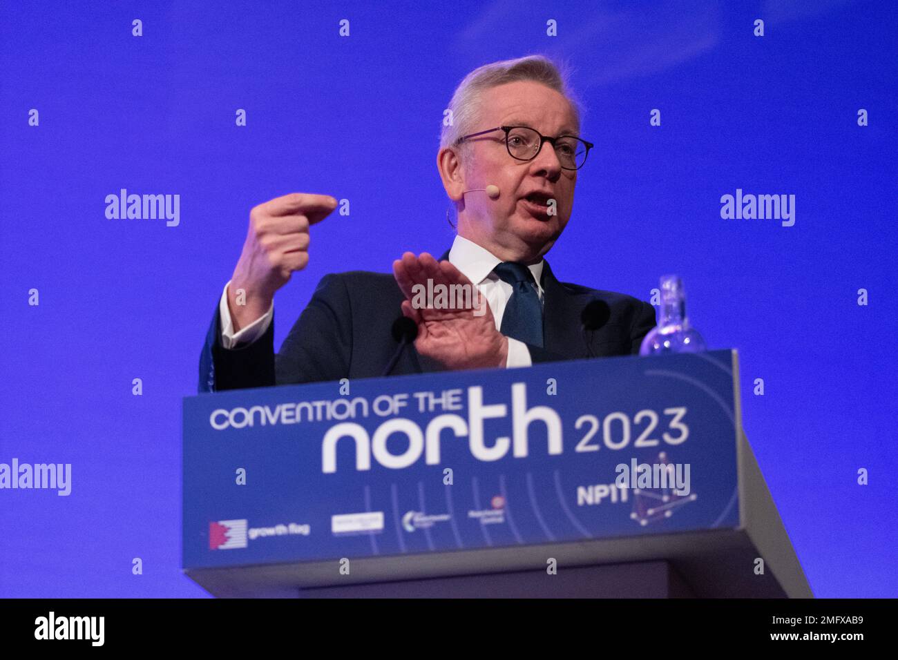 Manchester, Regno Unito. 25th Jan, 2023. Levelling Up Segretario Michael Gove MP alla Convenzione del Nord 2023. 25th gennaio 2023 il Segretario Levelling Up e il Segretario Shadow, il MP Michael Gove e il MP Lisa Nandy, si sono rivolti oggi alla Convention annuale del Nord a Manchester Central. Credit: GaryRobertsphotography/Alamy Live News Foto Stock