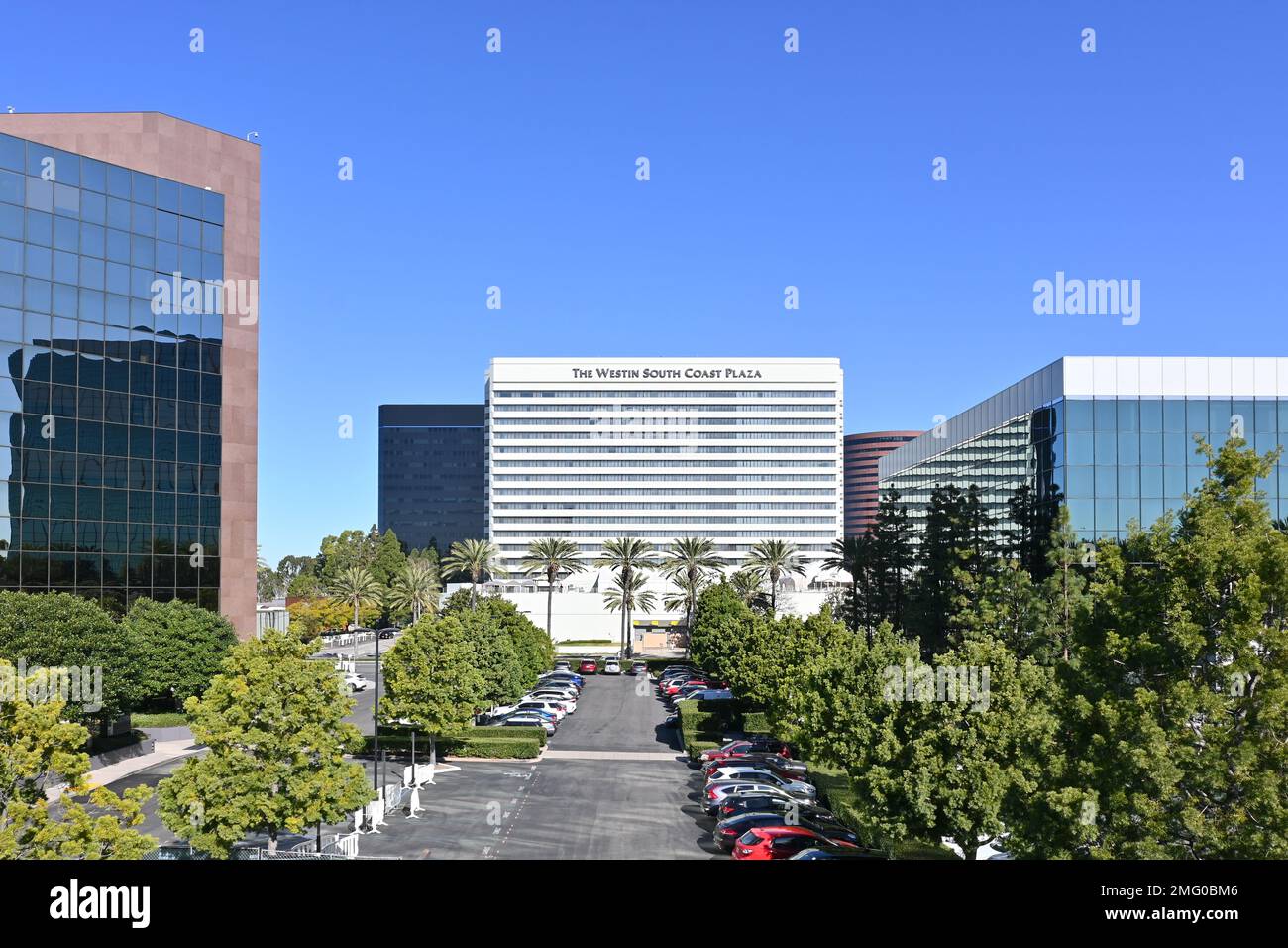COSTA MESA, CALIFORNIA - 24 GEN 2023: The Westin South Coast Plaza. Adiacente al centro commerciale South Coast Plaza, questo hotel offre un'atmosfera invitante Foto Stock