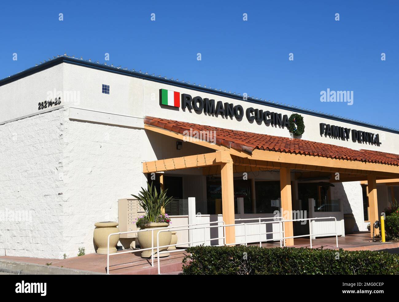 LAGUNA HILLS, CALIFORNIA - 8 GEN 2023: Il ristorante Romano cucina serve autentica cucina italiana in un'atmosfera informale. Foto Stock