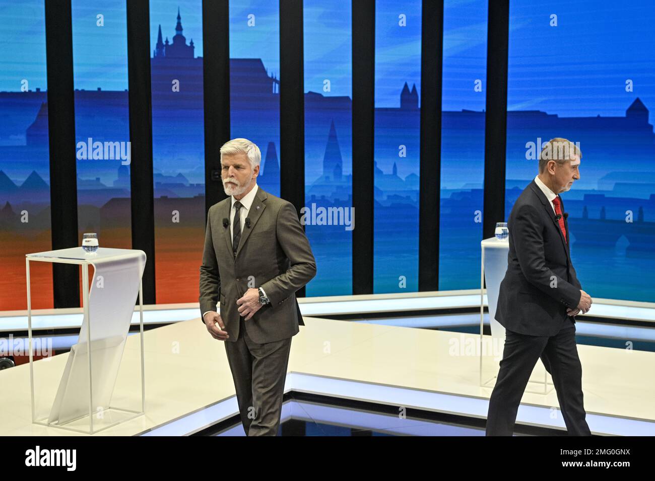 Praga, Repubblica Ceca. 25th Jan, 2023. Debata kandidatu na prezidenta Andreje Babise (vpravo) a Petra Pavla (vlevo) na CNN prima NEWS, 25. Ledna 2023, Praha. Foto Stock