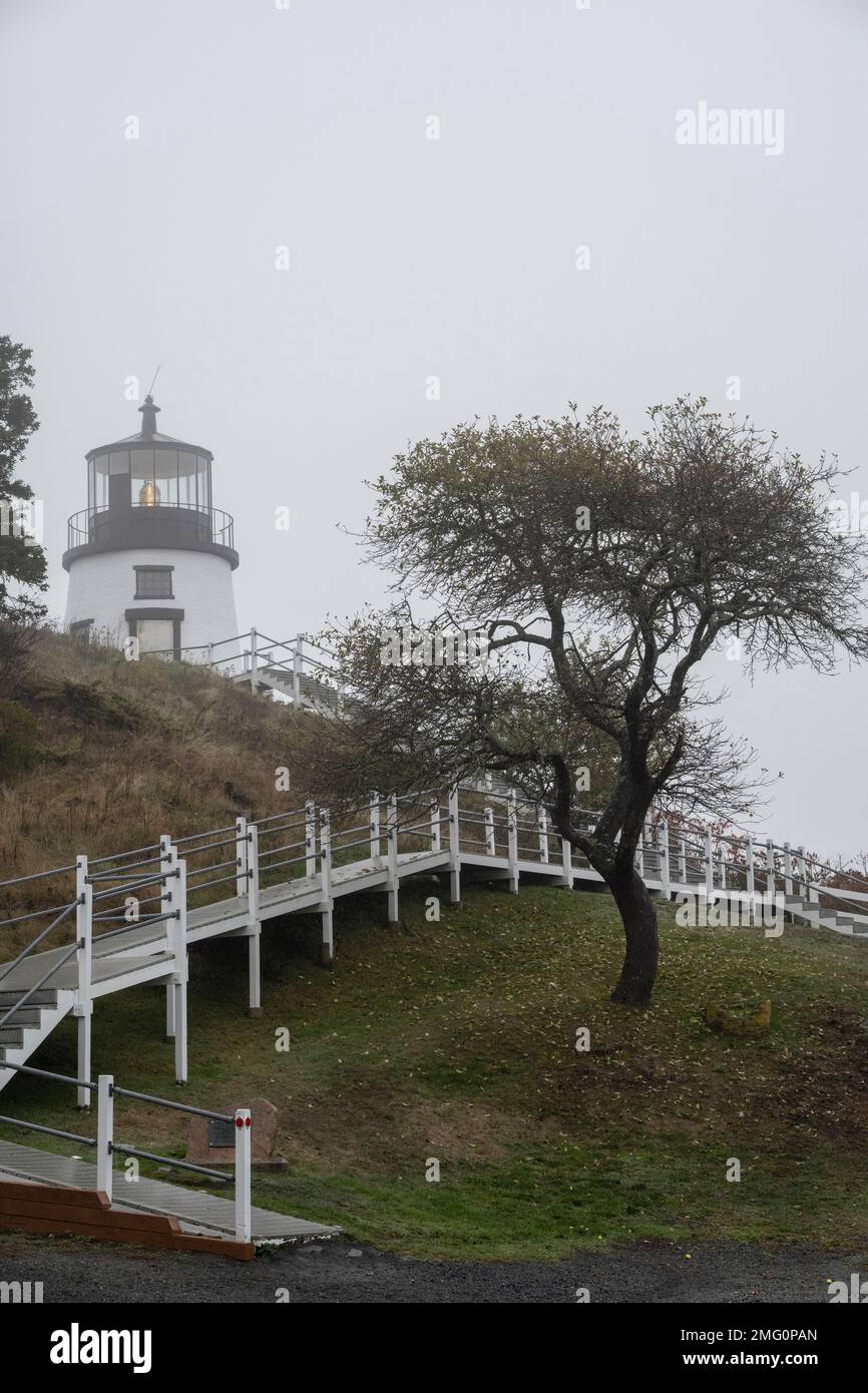 WOWL Heads Light protegge Roackland Harbor nella parte occidentale di Penobscot Bay Foto Stock
