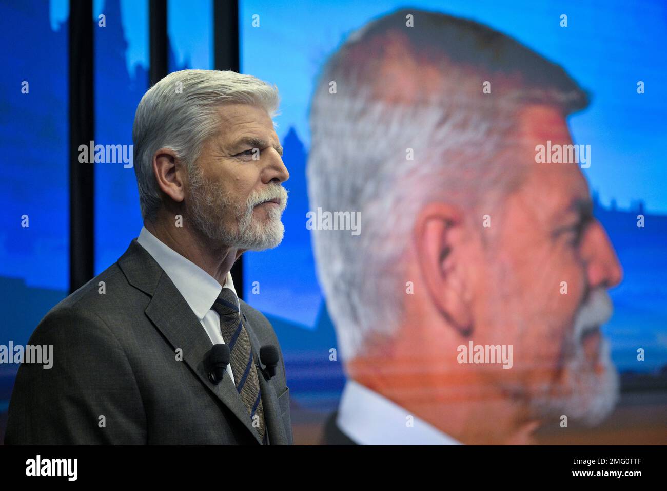 Praga, Repubblica Ceca. 25th Jan, 2023. I candidati presidenziali Petr Pavel e Andrej Babis (non visto) partecipano al dibattito televisivo con su CNN prima News oggi, mercoledì 25 gennaio 2023. Credit: Vit Simanek/CTK Photo/Alamy Live News Foto Stock